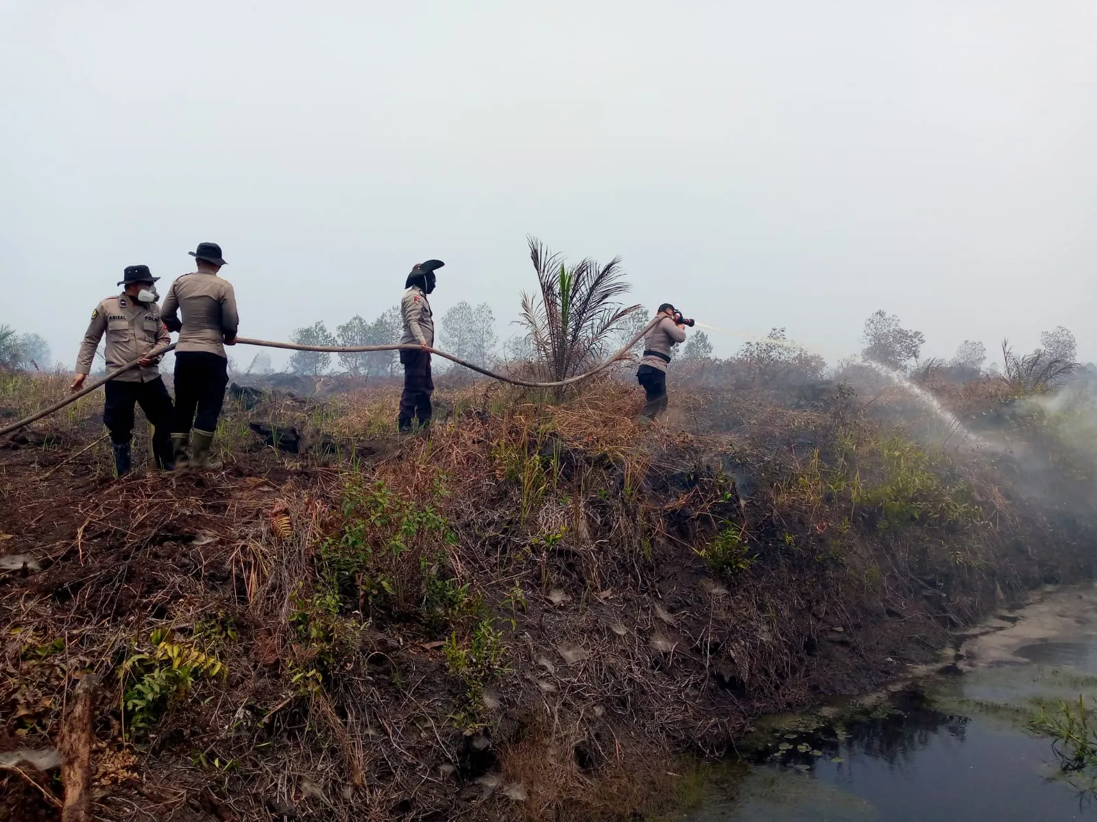 Terjunkan Tim Pemadam Karhutla, Jajaran Polres Ketapang Sasar Titik Api di Wilayah Desa Pelang Kecamatan Matan Hilir Selatan