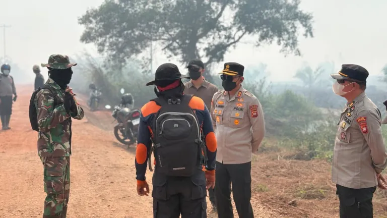 Kapolres Ketapang Tinjau Langsung Lokasi Karhutla di Pelang–Kepuluk, Upaya Pemadaman Terus Dimaksimalkan