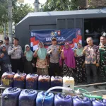 Sambut Kemerdekaan RI, Kapolres Pasuruan Kota Salurkan Bantuan Air Bersih untuk Warga Panggungrejo