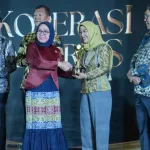 Sukses Majukan Koperasi, Ning Ita Raih Penghargaan dari Menkop RI