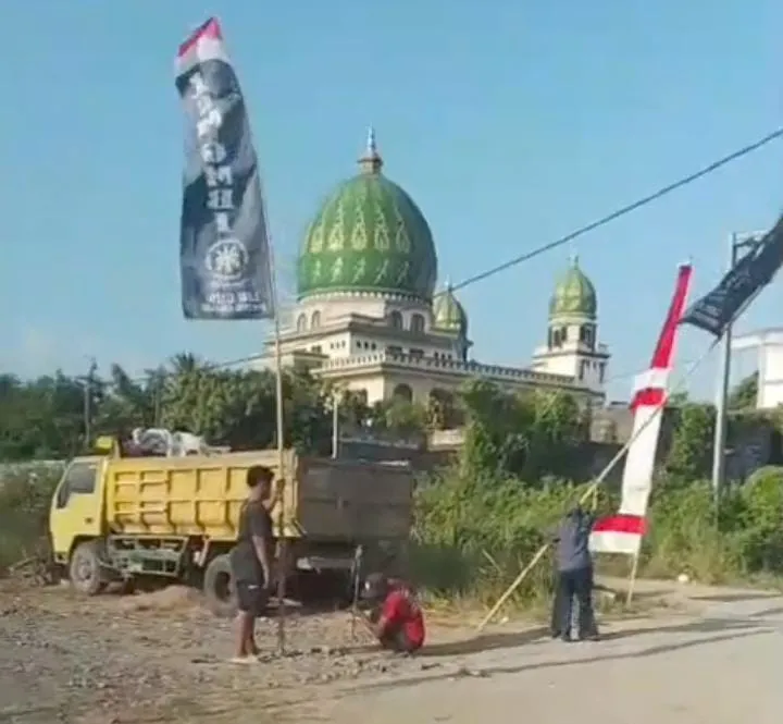 Semarak HUT ke-81 Kemerdekaan RI, LSM GMBI Distrik Gresik Ajak Masyarakat Kibarkan Merah Putih