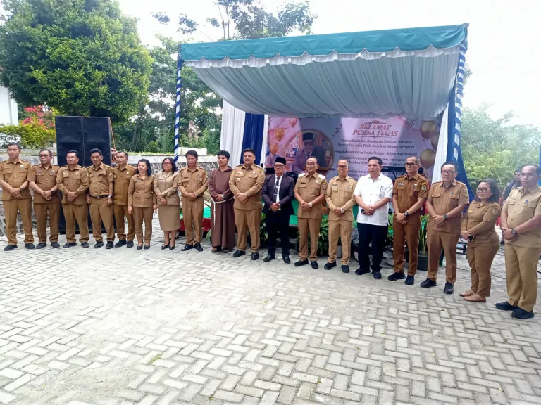Kadisdikpora Kabupaten Samosir Jonson Gultom Pensiun, Bupati Vandiko Gultom Apresiasi Dedikasi dan Inovasi Selama Dia Mengabdi