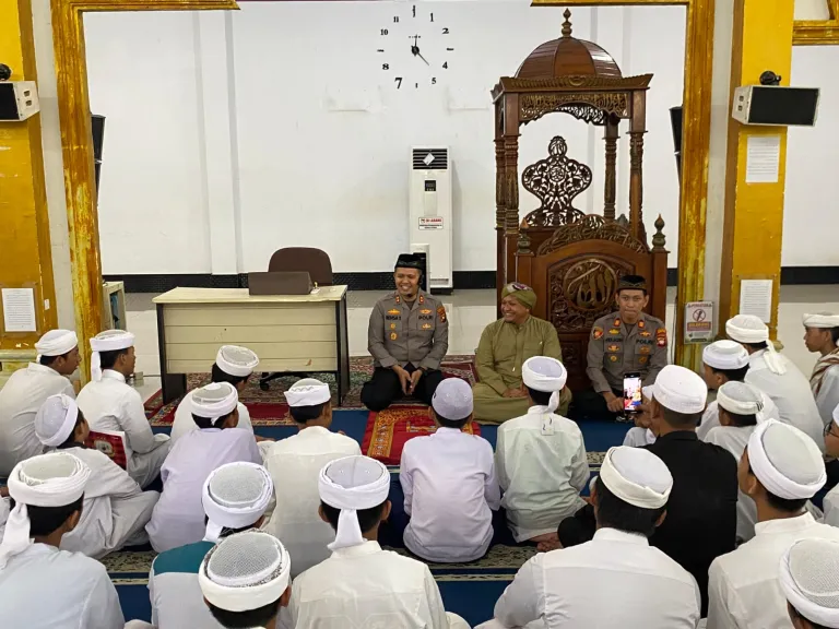 Silaturahmi ke Ponpes Al Faqihil Muqoddam, Kapolres Kubu Raya Perkuat Kolaborasi Jaga Kamtibmas