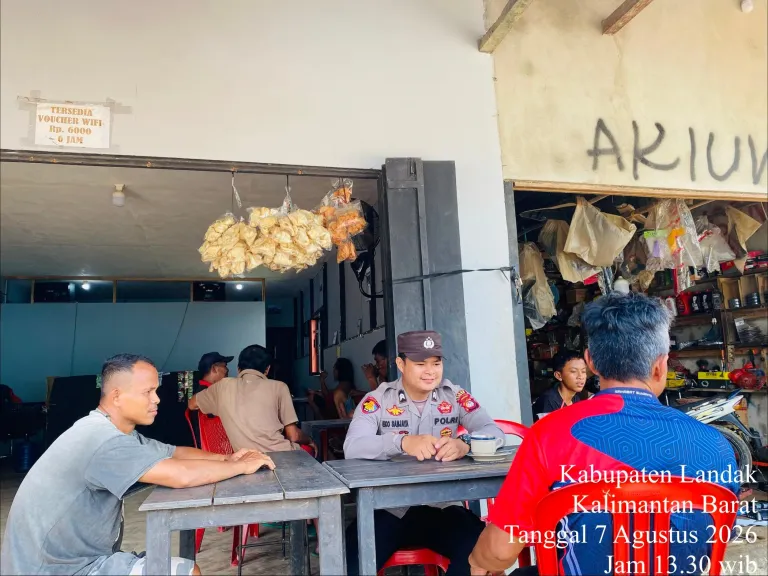 Patroli Dialogis di Warung Kopi, Polsek Meranti Jalin Keakraban dan Sampaikan Himbauan Kamtibmas