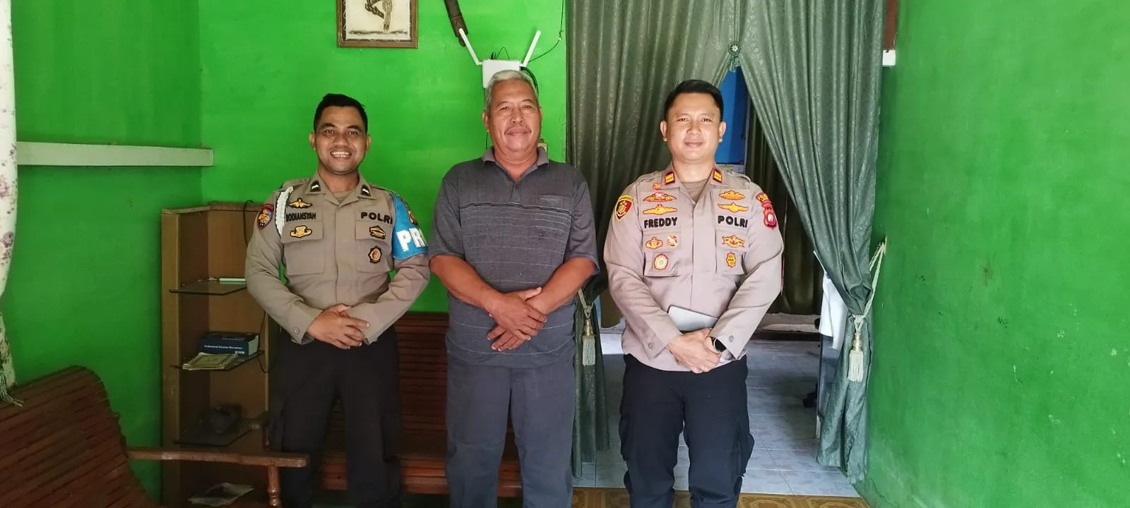 Kapolsek Mempawah Hulu Jalin Silaturahmi dengan Ketua MABM Kecamatan Mempawah Hulu