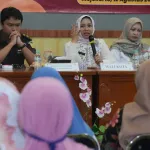 Dorong Kelurahan Sadar Hukum, Ning Ita Ajak Warga Tertib Bayar PBB