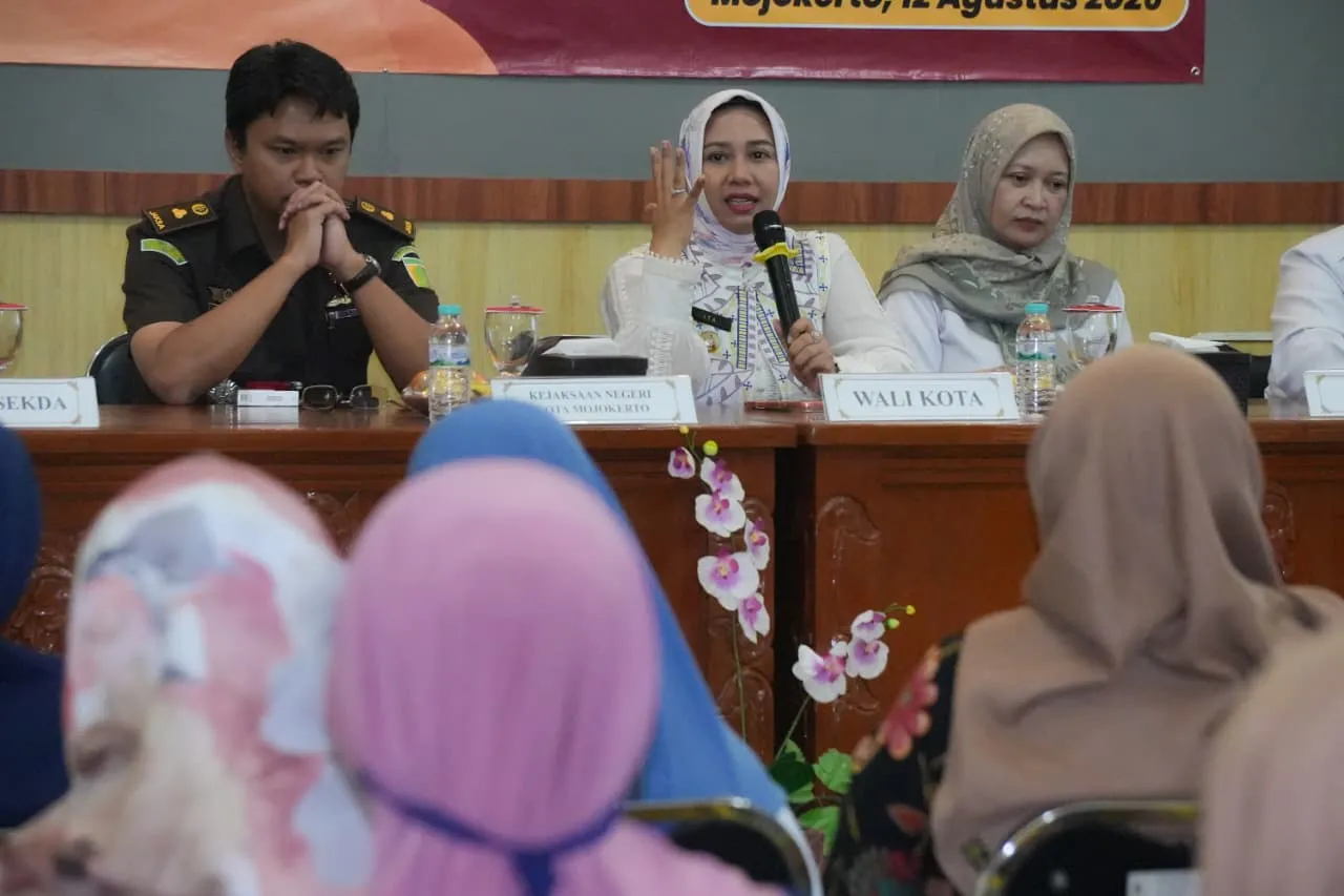 Dorong Kelurahan Sadar Hukum, Ning Ita Ajak Warga Tertib Bayar PBB