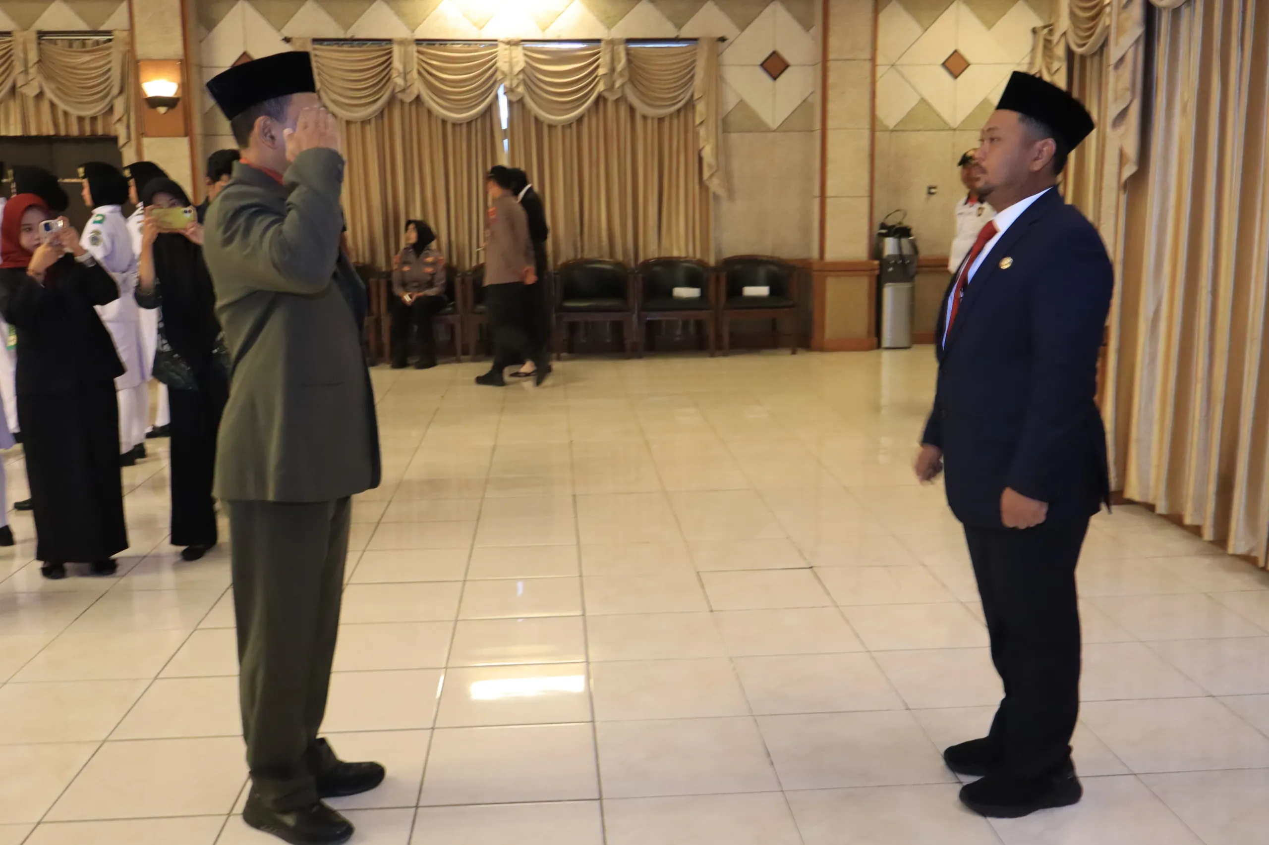 Kukuhkan Anggota Paskibraka, Bupati Gresik Sampaikan Pesan Kebangsaan