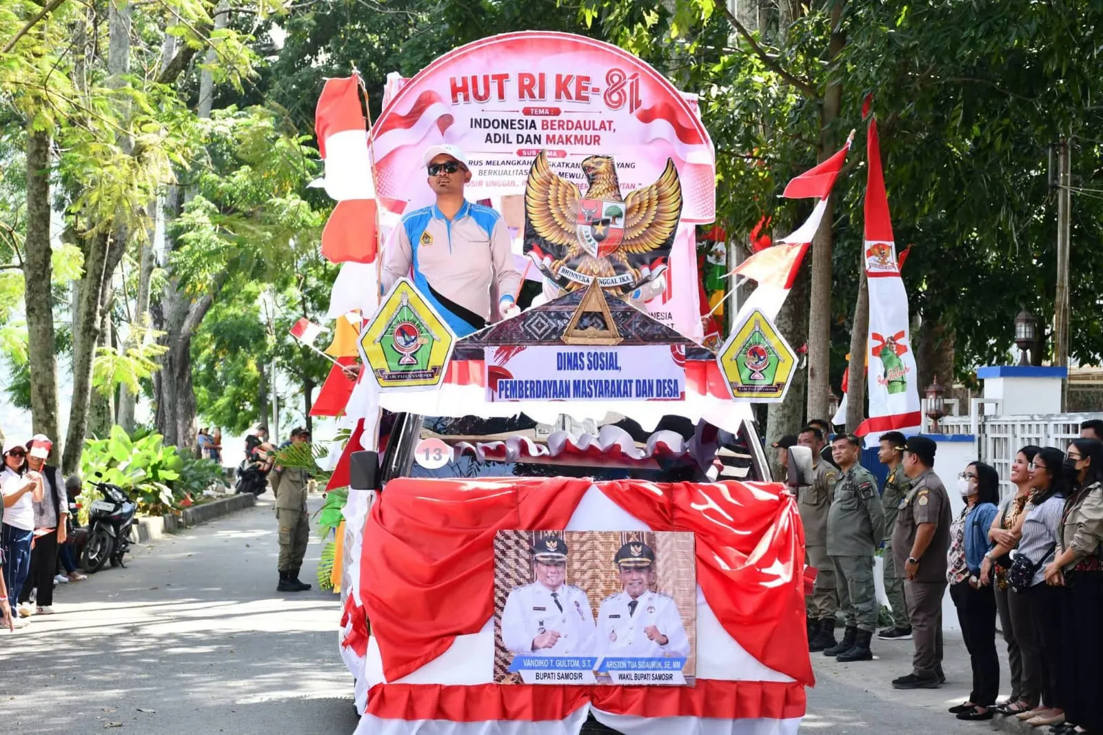 Mensukseskan Hari Kemerdekaan, Karnaval Mobil Hias Organisasi Perangkat Daerah dan Instansi Lainnya se-Kabupaten Samosir Dipamerkan