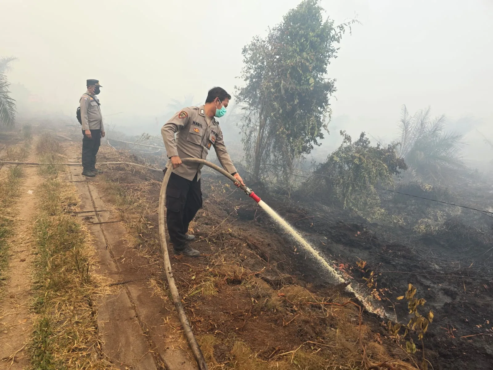Polres Ketapang Bersama TNI dan Masyarakat Gerak Cepat Tangani Karhutla di Dua Wilayah