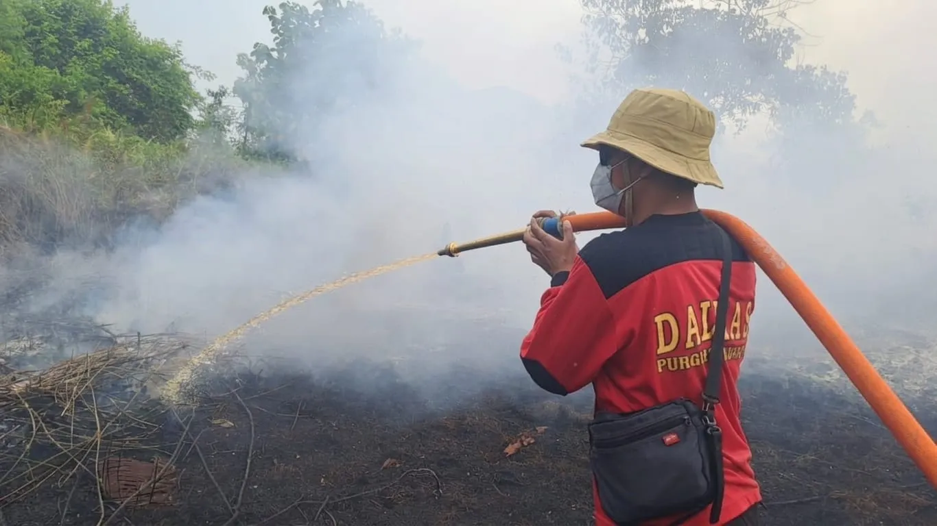 Gambut Kubu Raya Dibasahi Lagi, Benteng Terakhir Selamatkan Sekolah hingga Bandara