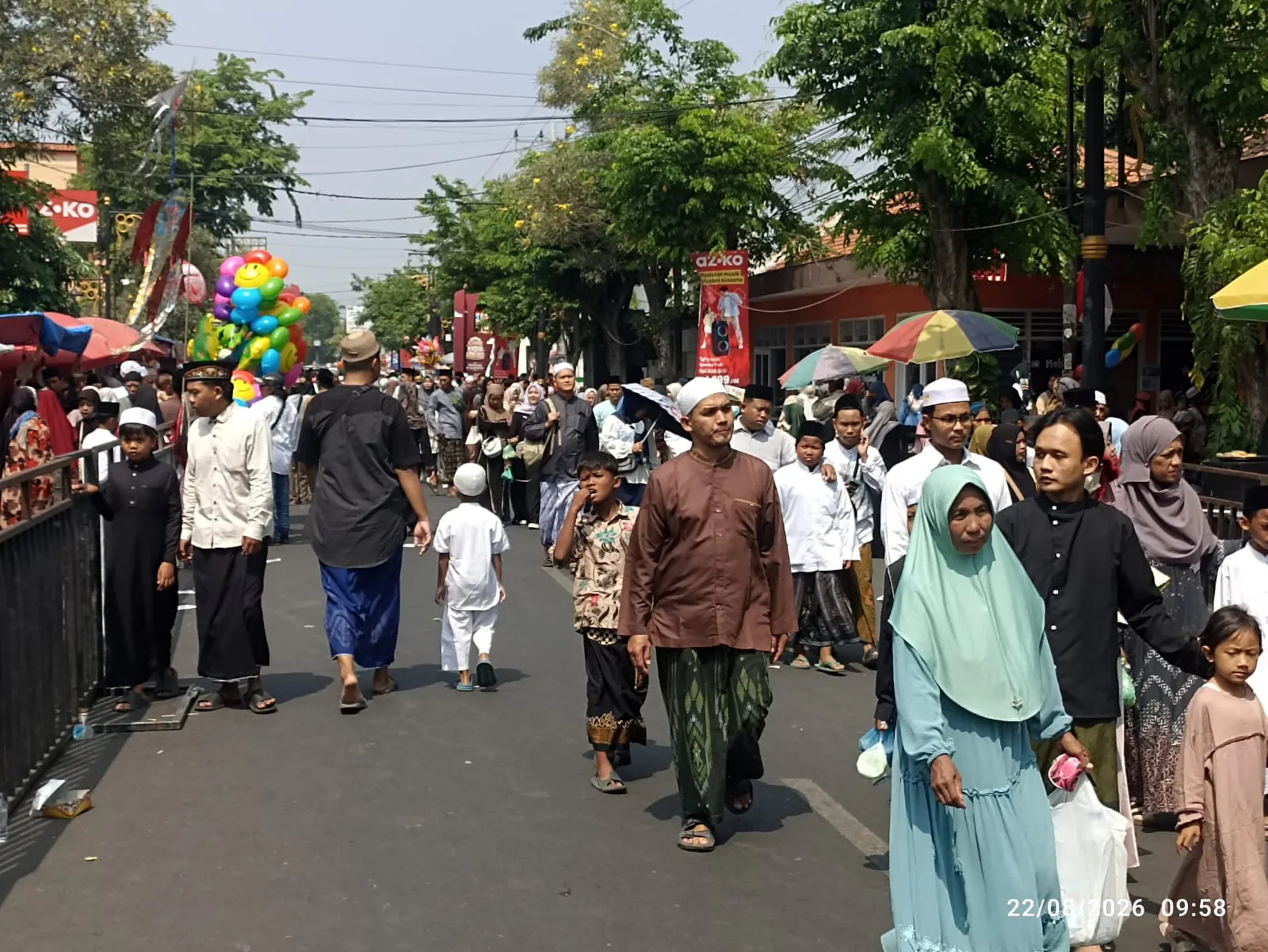 Puluhan Ribu Jamaah Haul KH Abdul Hamid Memadati Kota Pasuruan