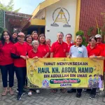 Umat Kristen Dipasuruan Bagikan Ratusan Snack dan Minuman gratis Untuk Jamaah Haul kyai Hamid Sebagai Bentuk Toleransi