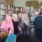 Jelang Maulid ,Toko pecah Belah di padati ibu ibu,beromset jutaan rupiah
