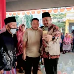 Salurkan BLT DBHCHT di Wringinanom, Bupati Gresik Ajak Warga Sampaikan Aspirasi