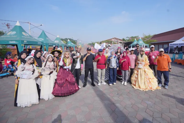 Pawai Budaya Surodinawan Semarakkan HUT ke-81 RI, Ning Ita Apresiasi Semangat Warga