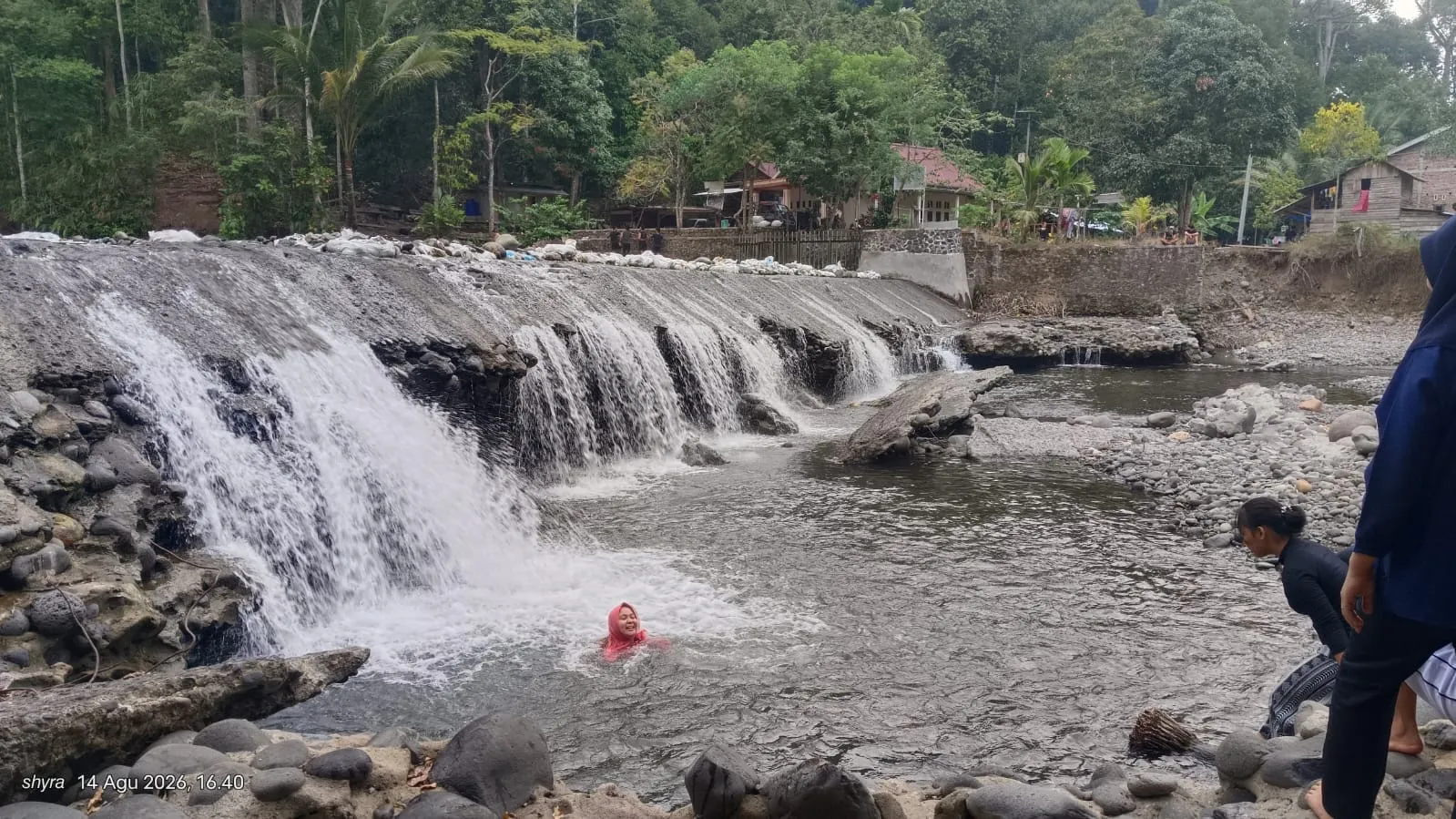 Wisata Baru di Pesisir Barat “Way Bimbin” Bendungan Way Krui Sukarajo, Spot Pemandian Alami Favorit Warga Lokal
