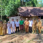 Belum Genap Satu Minggu Menjabat Camat Arjasa Langsung Turun Lapangan Mendatangi Warga Paseraman yang Lumpuh.