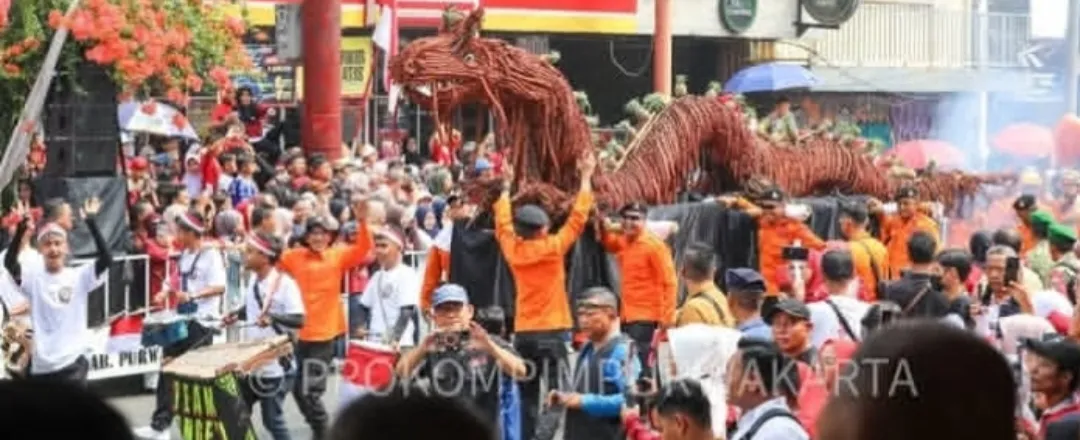 Kreasi Karnaval Mobil Hias HUT RI Ke-81 Pemkab Purkawarta