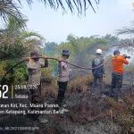 Polres Ketapang Sigap Tangani Karhutla di Sungai Awan Kiri, Api Berhasil Dipadamkan
