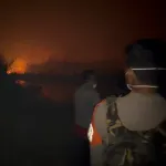 Kejar Titik Api Karhutla, Tim Aman Nusa II Kubu Raya Harus Seberangi Sungai dan Jalan Kaki