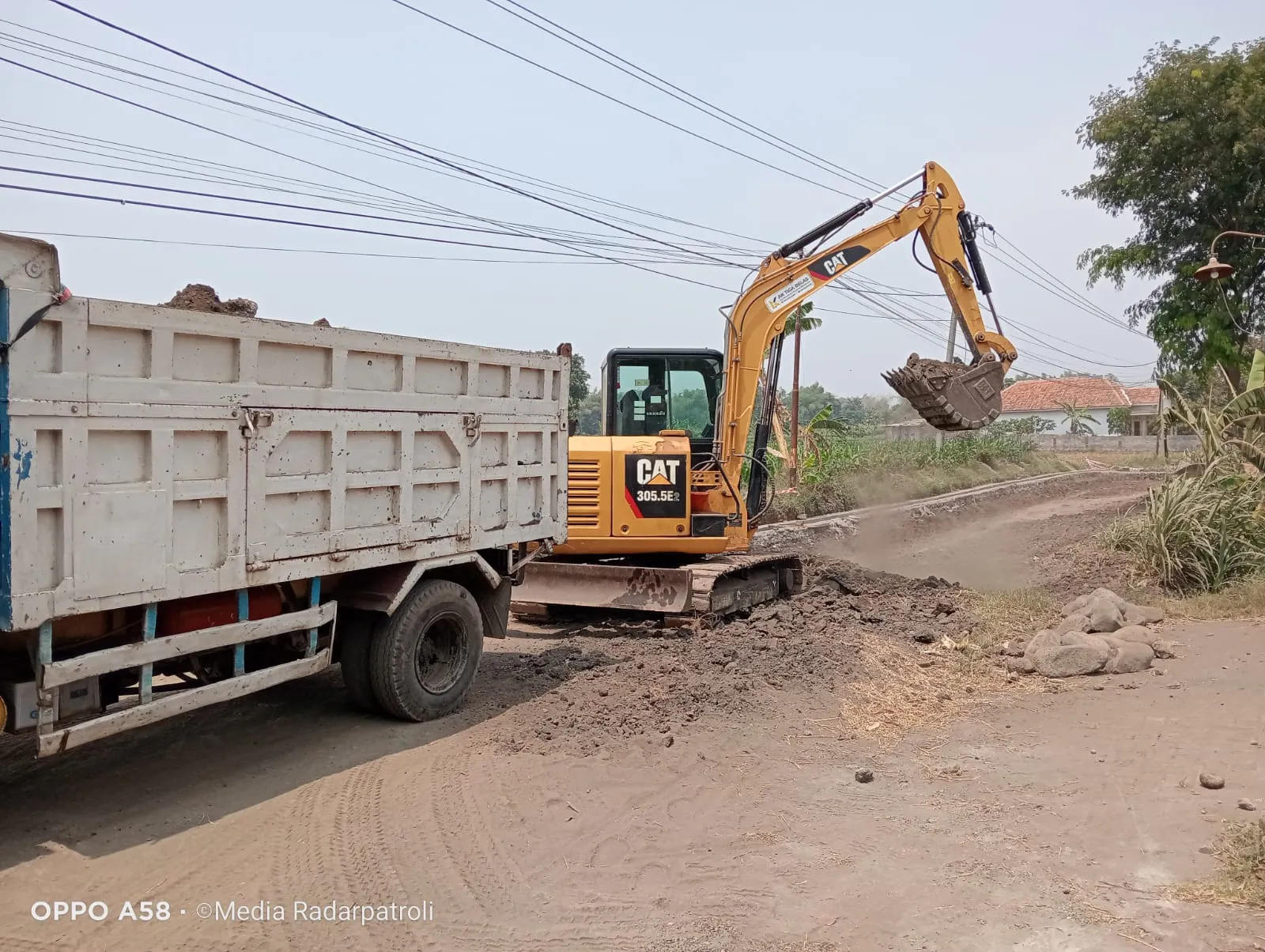 PUPR Kabupaten Probolinggo Perbaiki Jalan, Akses Tambakrejo-Pamatan Kecamatan Tongas Ditutup Total