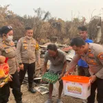Peduli Warga Terdampak Karhutla, Tim Lemdiklat Polri STIK dan Siswa Serdik Setukpa Salurkan Bansos dan Bantuan Bahan Bangunan