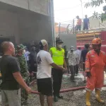 Sisa Bara Pembakaran Sampah Diduga Picu Kebakaran Gudang Kayu di Kedungwuni