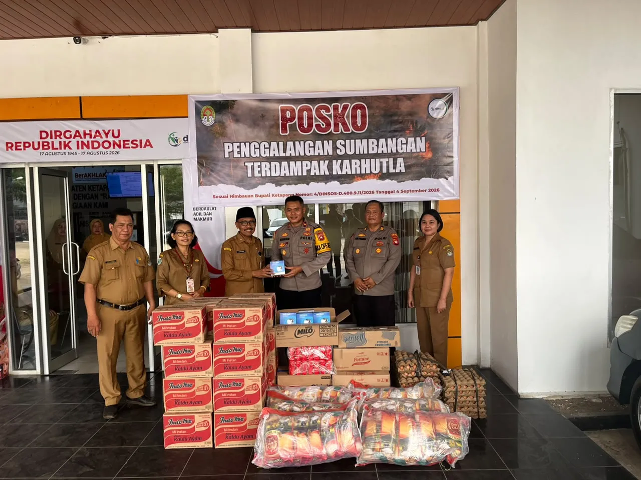 Peduli Warga Terdampak Karhutla, Polres Ketapang Salurkan Bantuan Sembako