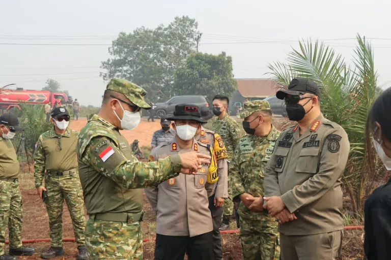 Dampingi Pangdam XII/Tanjungpura, Kapolres Ketapang Tinjau Karhutla dan Ketersediaan Air Warga