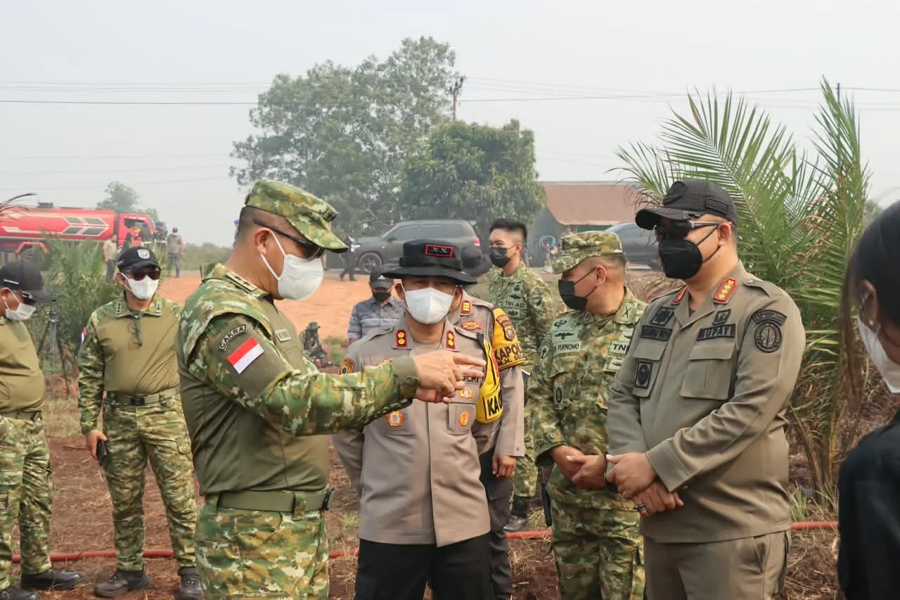 Dampingi Pangdam XII/Tanjungpura, Kapolres Ketapang Tinjau Karhutla dan Ketersediaan Air Warga