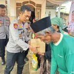 Kapolres Pasuruan Salurkan Bantuan Air Bersih dan Sembako untuk Warga Kedungrejo
