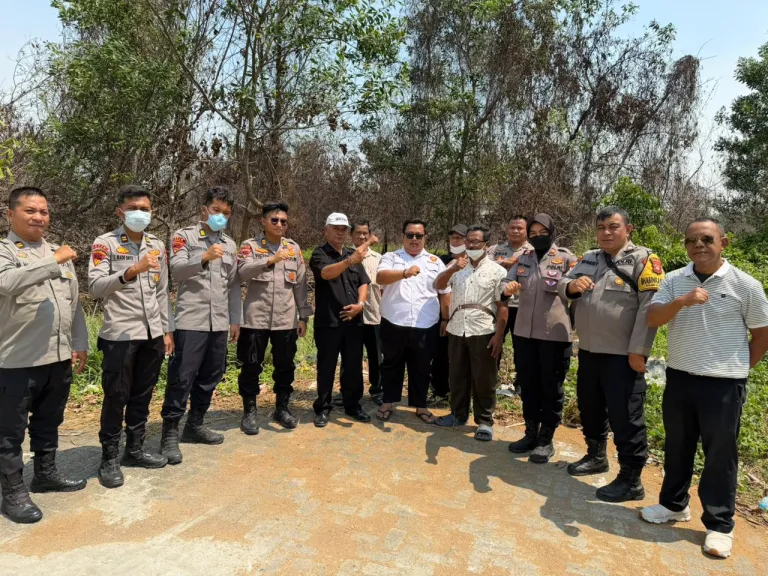 Bukan Sekadar Edukasi, Tim S2-STIK Polri Ikut Padamkan Api Karhutla di Kubu Raya