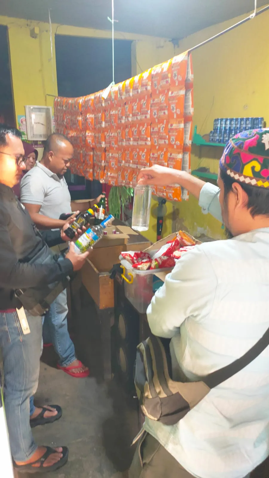 Satresnarkoba Polresta Sumenep Ungkap Peredaran Miras di Toko Kelontong Bangselok