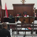 SAKSI DI LUAR KOTA, SIDANG KASUS PENGEROYOKAN TERTUNDA — KORBAN: HARAP PROSES HUKUM BERJALAN CEPAT & ADIL