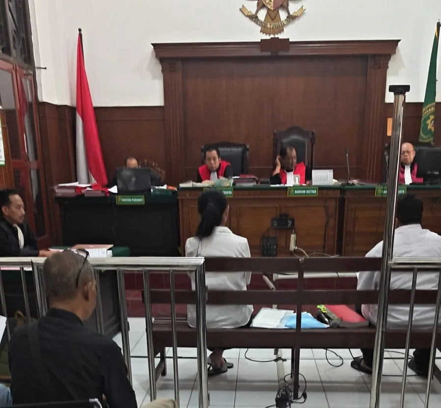 SAKSI DI LUAR KOTA, SIDANG KASUS PENGEROYOKAN TERTUNDA — KORBAN: HARAP PROSES HUKUM BERJALAN CEPAT & ADIL