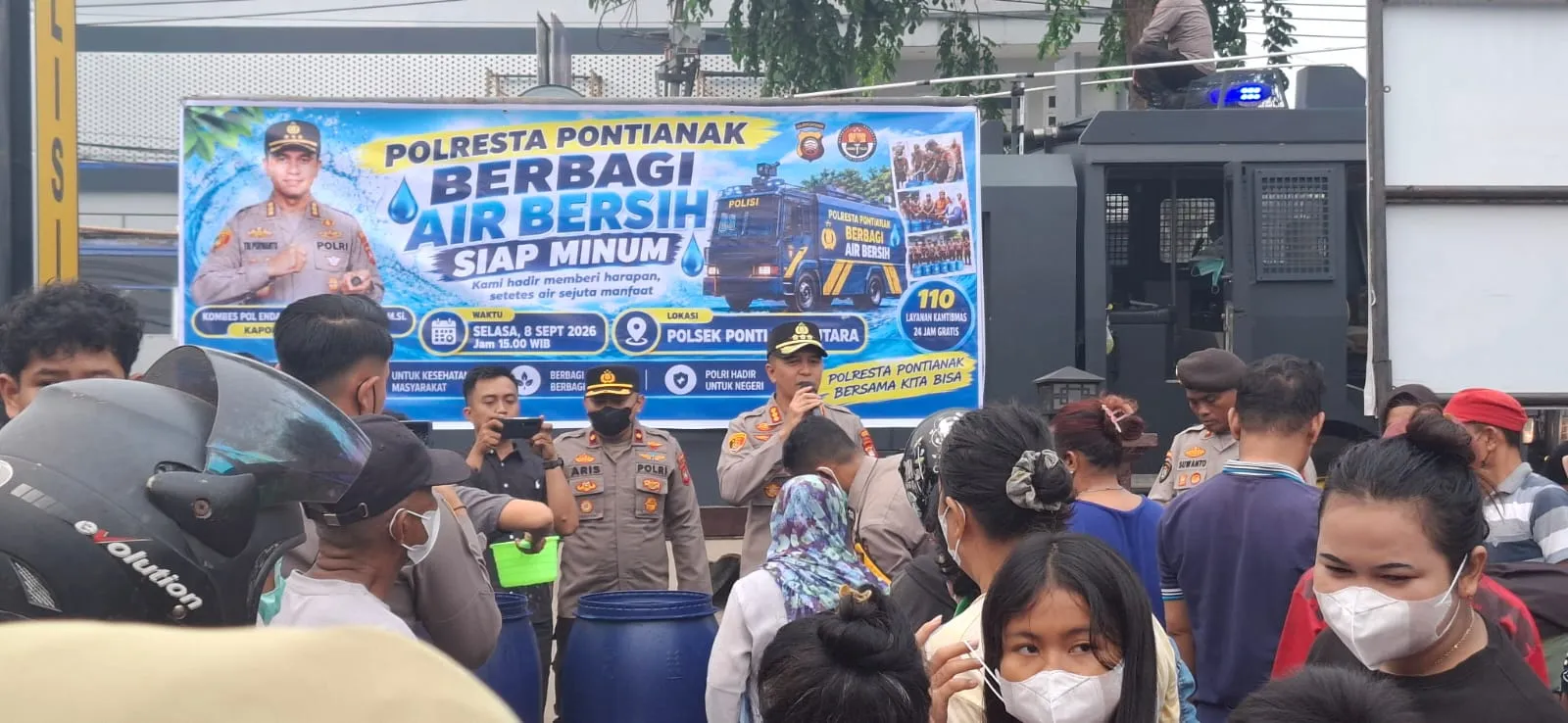 Bersama kita Hadir dan peduli untuk Masyarakat, Polresta Pontianak Salurkan Air Bersih dampak Karhutla dan Kekeringan