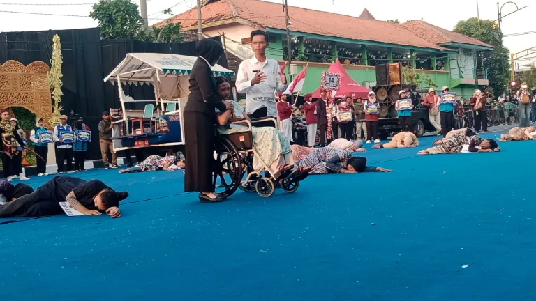 Dinsos PPA Tunjukkan Komitmen Bergerak, Berdaya dan Sejahterakan Warga dalam Pawai Budaya Hari Jadi Kota Probolinggo ke 667