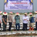 Sukseskan Ketahanan Pangan Nasional, Gapoktan Sido Makmur Desa Slemanan Tanam Cabai Rawit Bersama Bupati Blitar