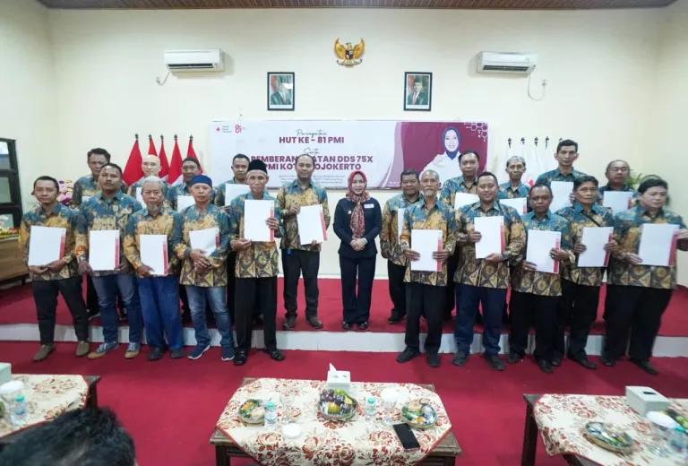 Peringatan HUT ke-81 PMI, Pemkot Mojokerto Apresiasi 23 Pendonor Darah Sukarela 75 Kali