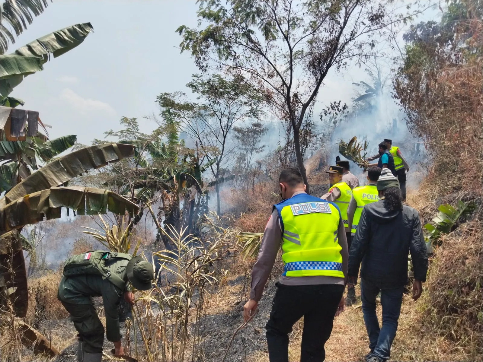 Pasca Kebakaran Hutan di Kandangserang, Polisi dan Petugas Gabungan Sisir Titik Rawan Api