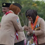 Komitmen Dukung Pramuka, Ning Ita Raih Lencana Melati