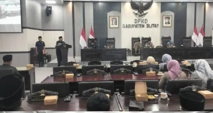 DPRD Kabupaten Blitar Gelar Paripurna, Fraksi Sampaikan Pandangan atas RAPBD 2027 dan Raperda Kepariwisataan