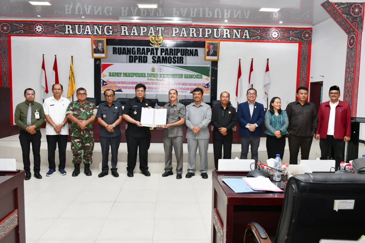 Bupati Samosir  Dan DPRD Teken Persetujuan Bersama Perda P-APBD 2026