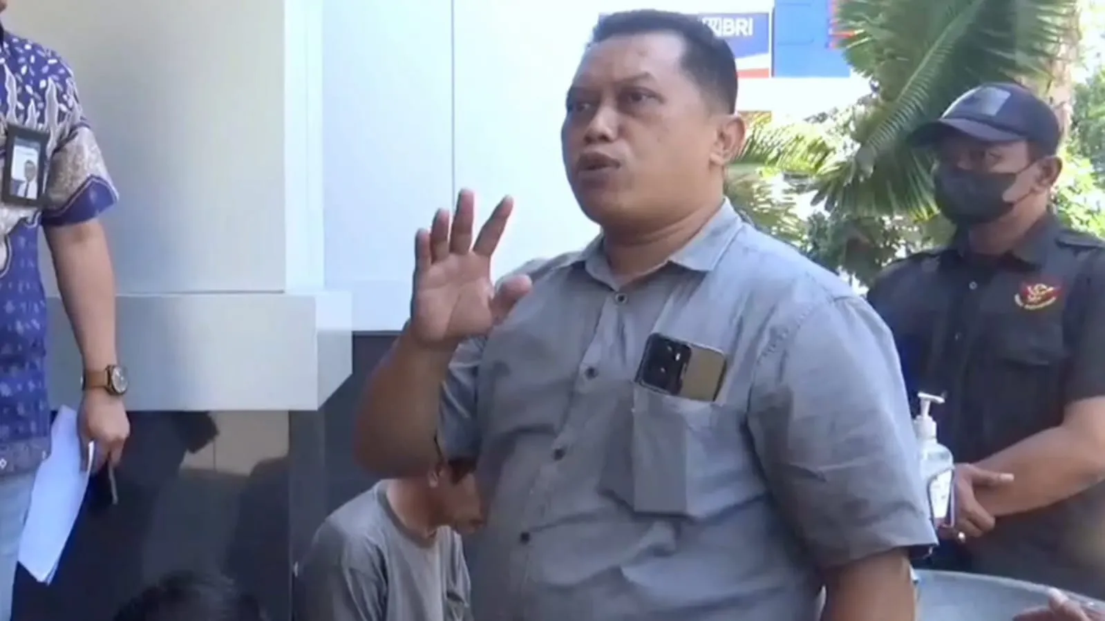 Bank Rakyat Indonesia BRI kantor cabang Kota Probolinggo Tidak Korporatif selesaikan masalah.