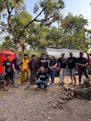MADAS (Madura Asli Daerah Anak Serumpun) DPD Jawa Timur Berkolaborasi dengan DPC Pasuruan Raya Salurkan Air Bersih Kloter 2 Di Desa Pesa’an, Sibon, Pasrepan.