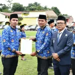 Wabup Serahkan 781 SK PPPK Paruh Waktu di Upacara Hari Sumpah Pemuda