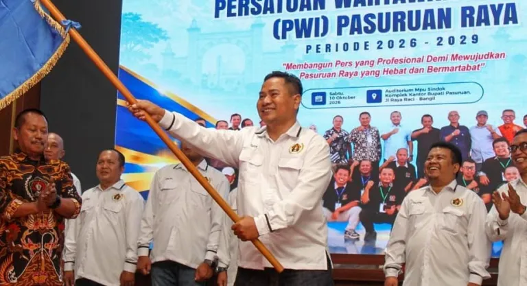 Muhammad Hidayat Resmi dilantik menjadi ketua PWI Pasuruan Raya.