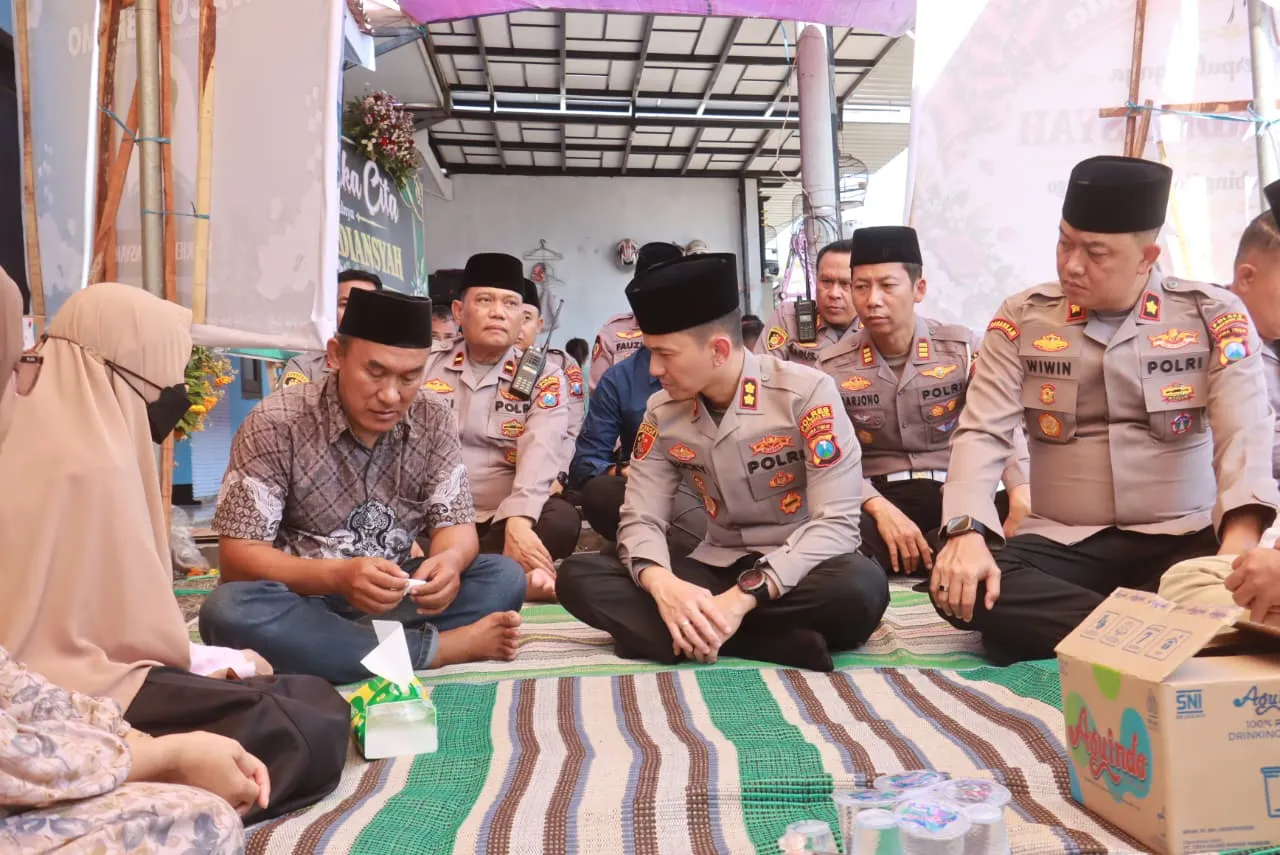 Kapolres Probolinggo Kota Takziah ke Rumah Korban Karhutla Bromo, Beri Dukungan kepada Keluarga