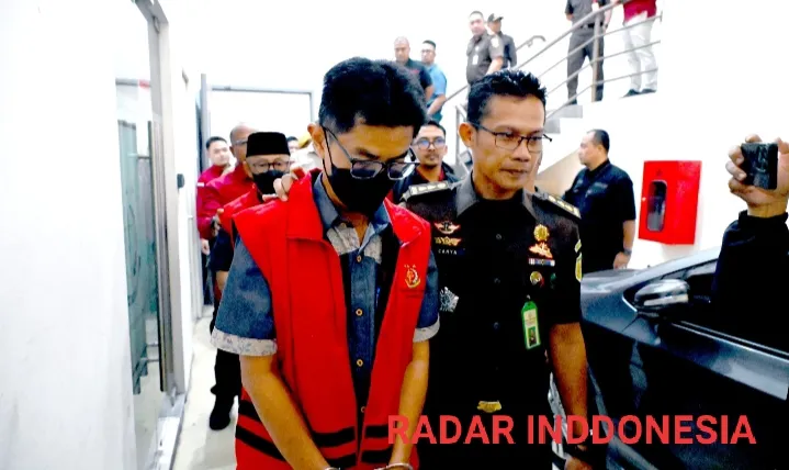Penyidik Kejati Jabar Melakukan Penahanan Terhadap Para Tersangka Dalam Dugaan Perkara Tindak Pidana Korupsi Tunjangan Perumahan Dan Tunjangan Transportasi Bagi Pimpinan Dan Anggota DPRD Kabupaten Indramayu Tahun Anggaran 2022 Sampai Dengan Tahun 2025